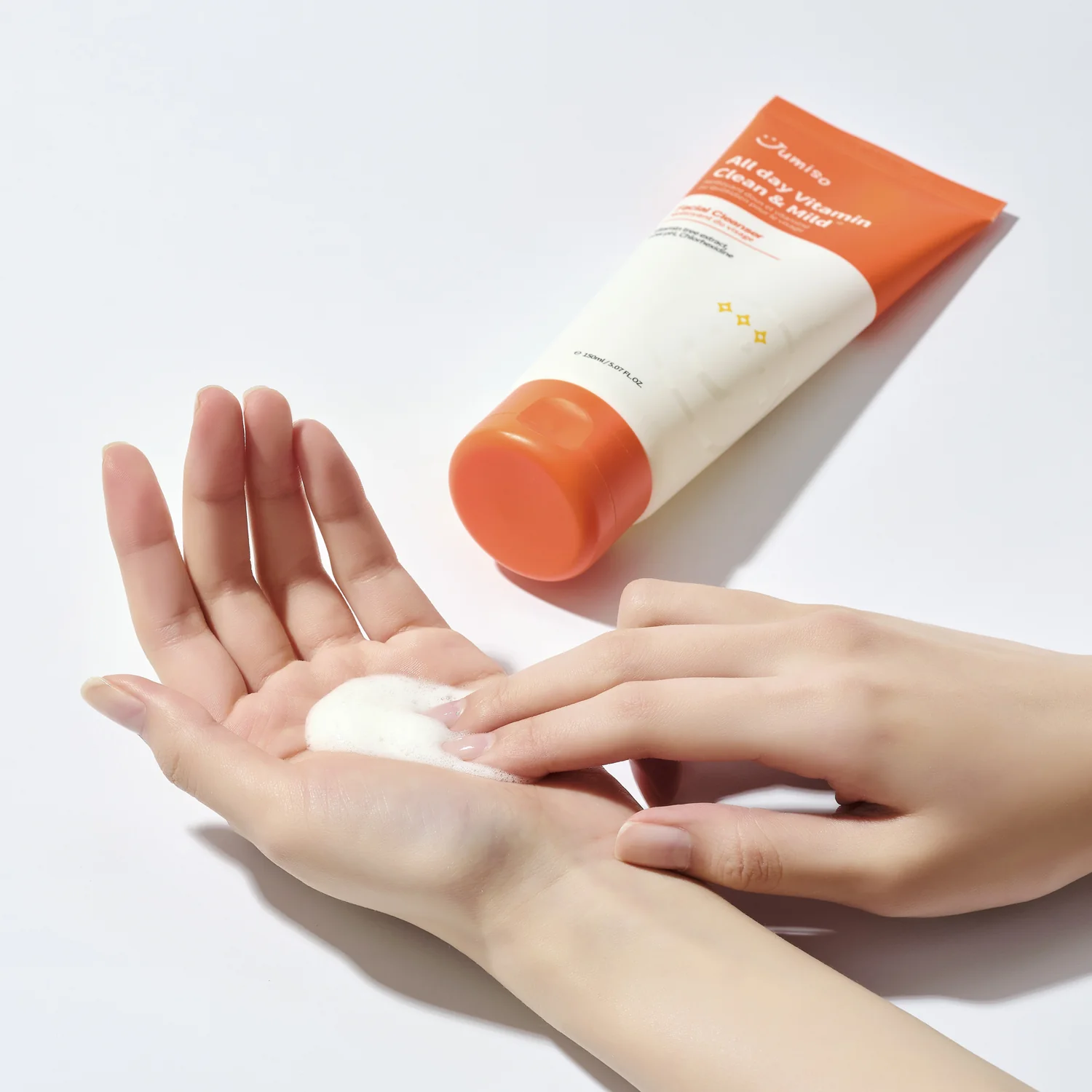 Jumiso All Day Vitamin Clean & Mild Facial Cleanser - Imagen 4