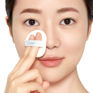 Sebum Soak Pact ETUDE - Aplicación en zona T