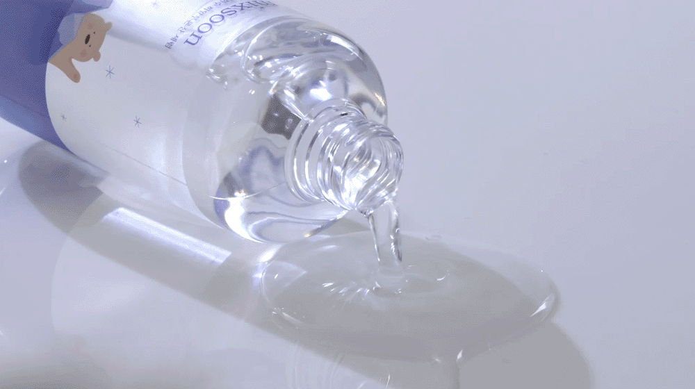 Mixsoon Glacier Water Hyaluronic Acid Serum - aplicación en rostro