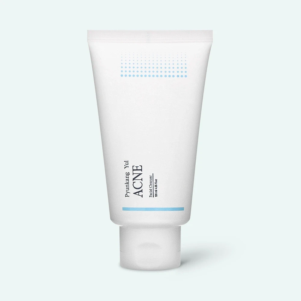 Limpiador Facial Acne Pyunkang Yul aplicado en rostro - microburbujas suaves