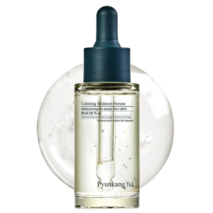 Serum Calmante Pyunkang Yul aplicado en rostro - textura ligera