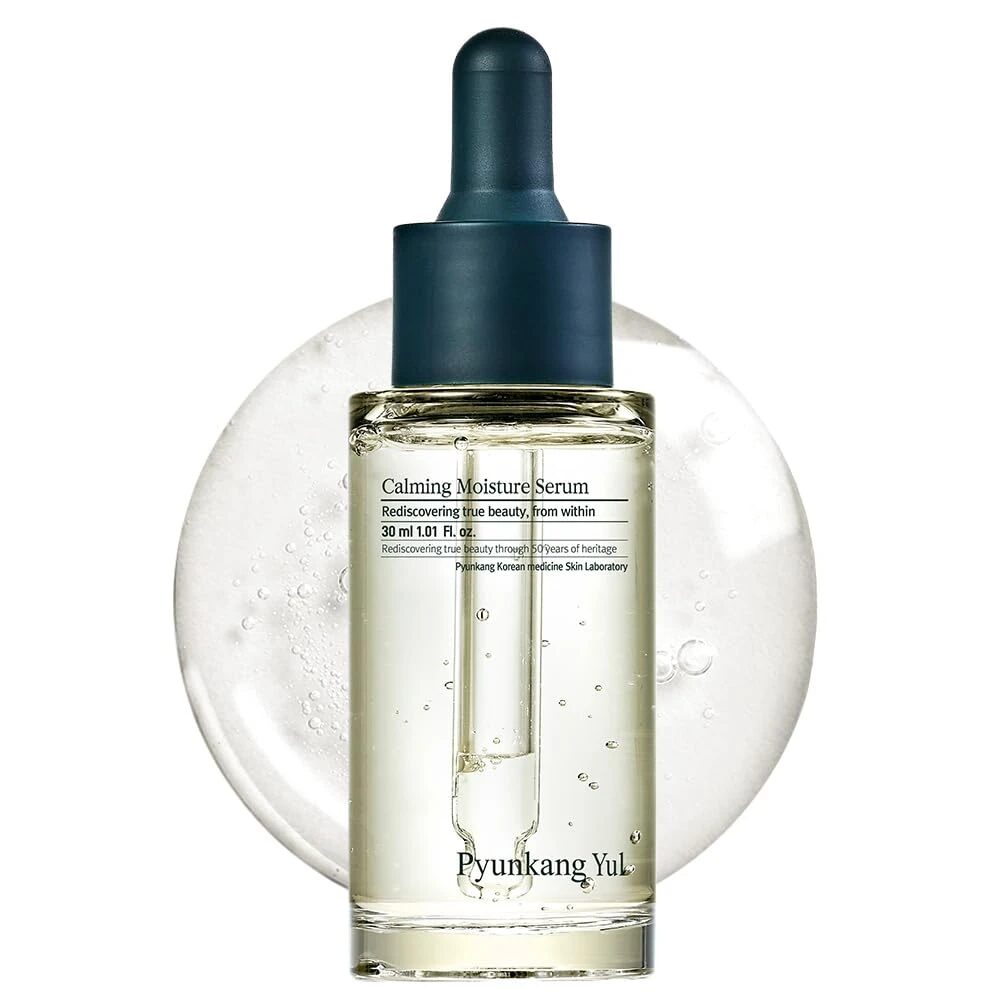 Serum Calmante Pyunkang Yul aplicado en rostro - textura ligera