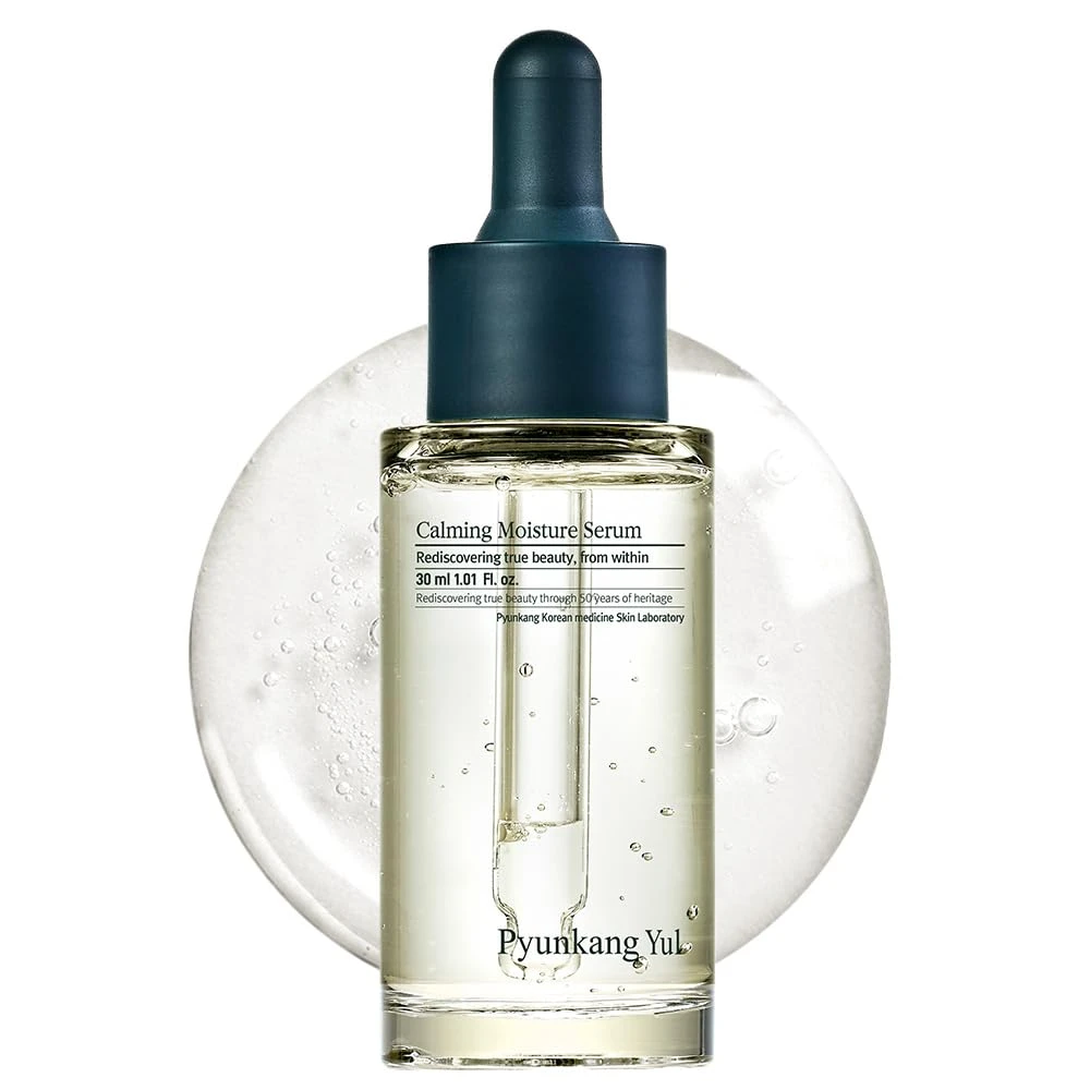 Serum Calmante Pyunkang Yul aplicado en rostro - textura ligera