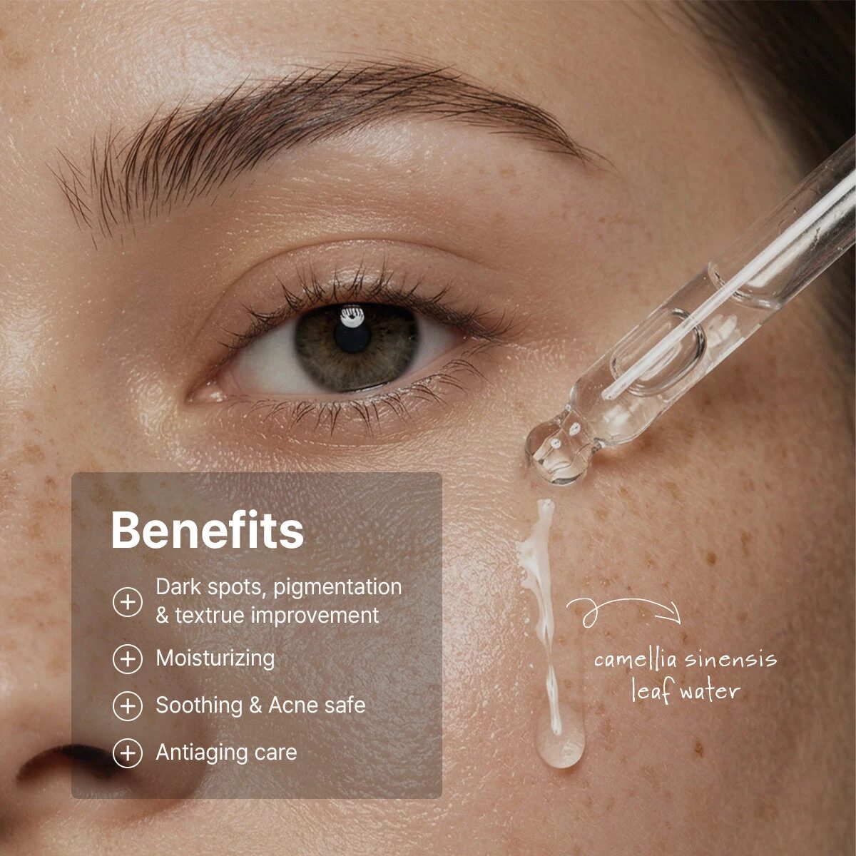 Textura ligera del serum vitamina C gentle Dr.Althea absorbiéndose en la piel