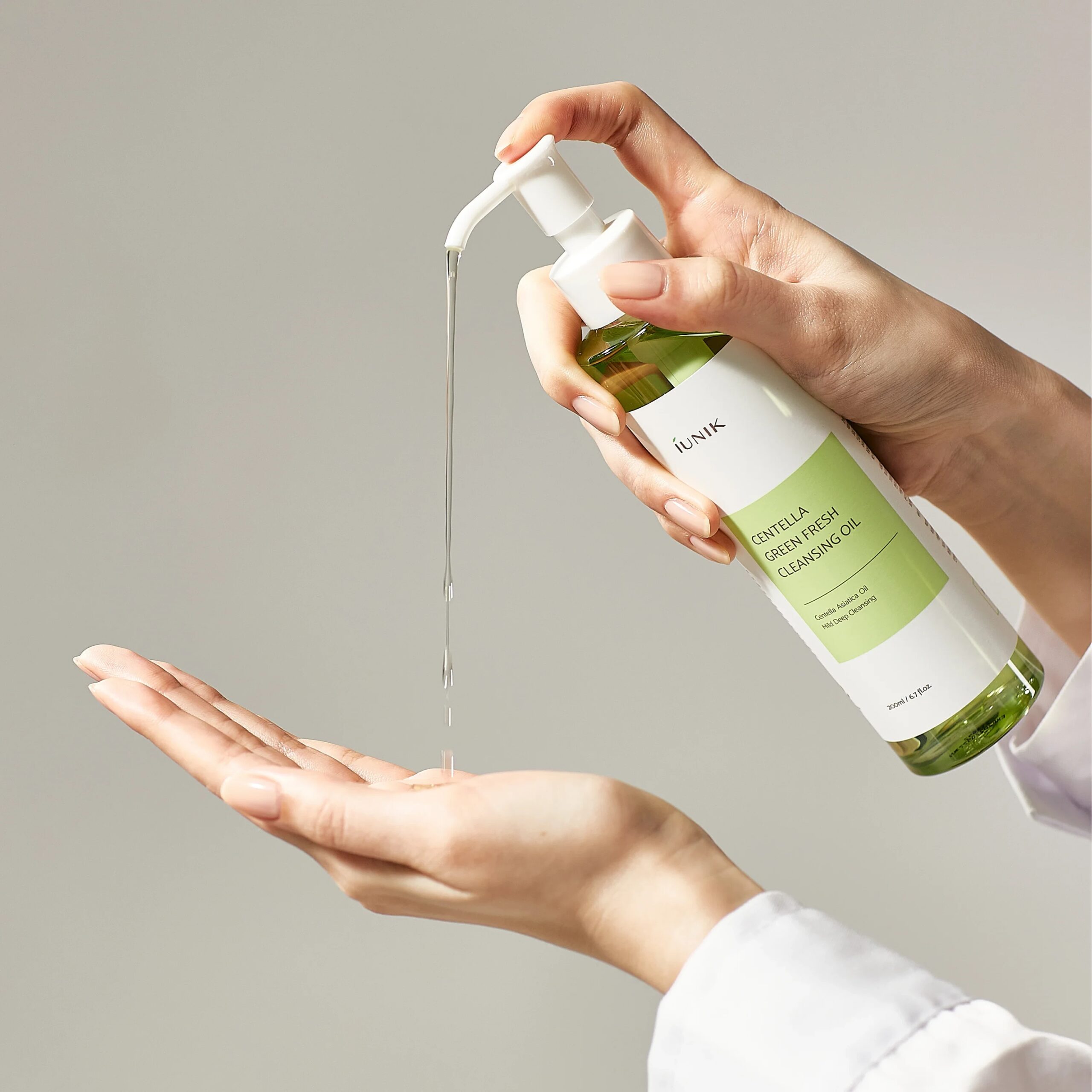 iUNIK Centella Green Fresh Cleansing Oil - Textura y detalles